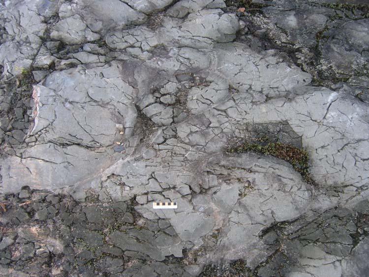 Stratigraphy SQUALL SQUALL LAKE LAKE K7 K7 K5 K5 Pillowed basalt Margaret zones Moon Gertie South zone HERBLET HERBLET