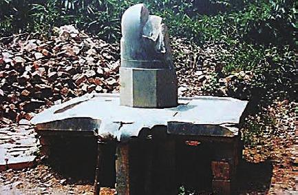 Stone Heritage of East and Southeast Asia Figure 22. The greatest Linga-Yoni in South East Asia, discovered in Cat Tien holy land. The sandstone Linga-Yoni is composed of the 2.