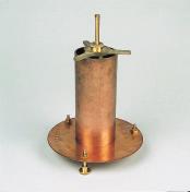 The evaporation pan is supplied complete with highly qualified evaporation micrometer and stilling well (wave dampening cylinder), water level and wooden support for evaporation pan.