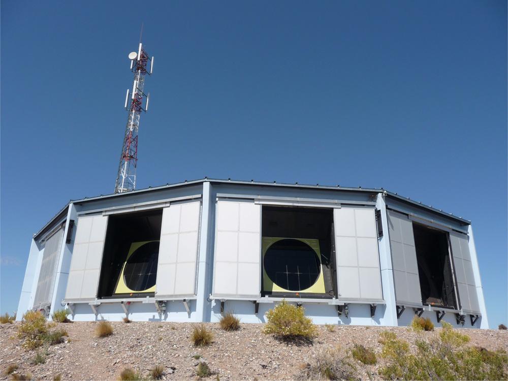 laser facilities, Alsoof shown CLF viewand of areits XLF, the sixnear two telescopes. laser the Observatory facilities, Also shown CLF center.