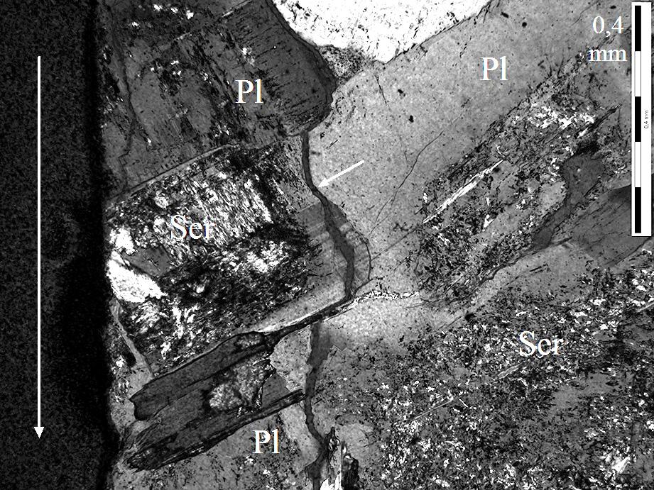 80 R. Farkašovský and M. Zacharov Fig. 4 Glass accumulation (Gl) near the deepened opening.