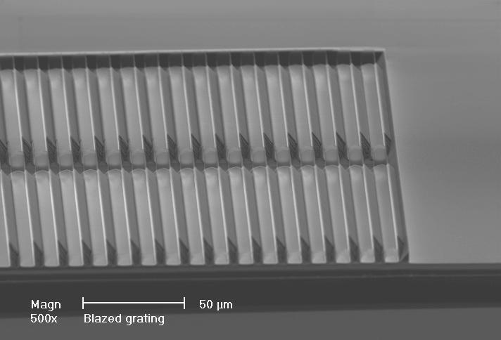 Figure 12. Top view of a grating test structure with periodicity 12 µm. Llateral view of the same test structure. 4.