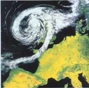 854 JOURNAL OF METEOROLOGICAL RESEARCH VOL.28 Fig. 5. (a) Spiral occluded frontal cloud belts in an intensifying cyclone over the North Atlantic Ocean.