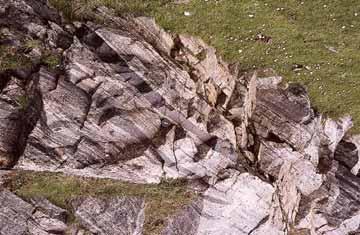 16 Mountain Building in Scotland Figure 2.2 Typical Lewisian gneisses showing intense deformation, Pollachar, South Uist, Outer Hebrides.