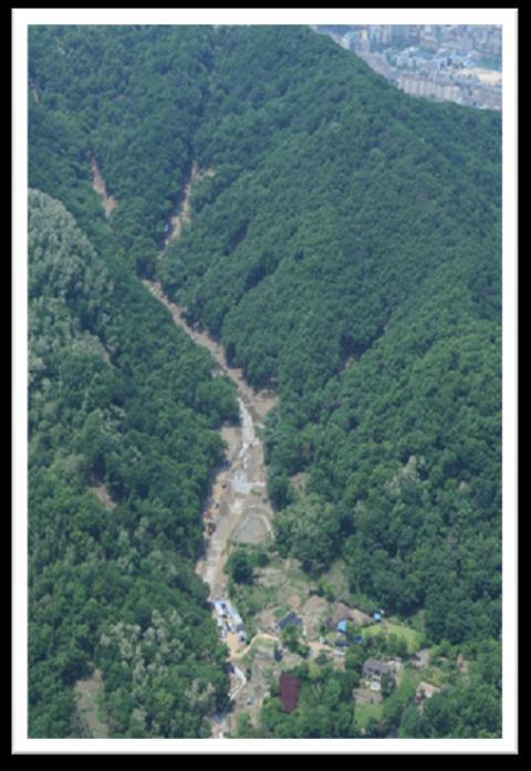 unexpected debris produced by rainfall-induced shallow landslides in the