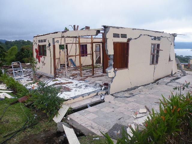 2012) Estructural damages in
