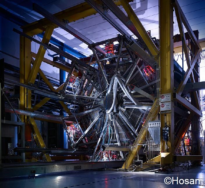 // Heavy-Ion Collisions at SIS Energies with HADES High Acceptance Di-Electron Spectrometer SIS 18 Au+Au @ 1.