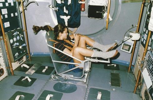 3/5/07 0. Simple Harmonic Motion and the Reference Circle Example 6 A Body Mass Measurement Device The device consists of a spring-mounted chair in which the astronaut sits.
