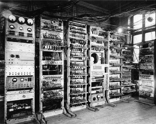29 Mančester Mark I (Maks Njumen i Fredi Vilijams, univerzitet u Mančesteru, 1949.g.) Figure 24: Mančester Mark I prototip SSEM (Small Scale Electronic Machine) ili Beba, jun 1948.