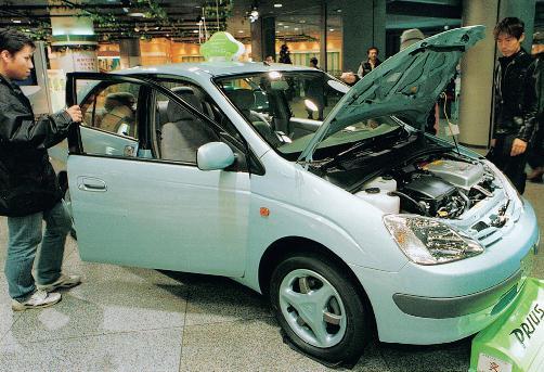 Hybrid Vehicles Combining the use of gasoline