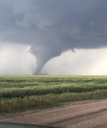 2016 Kansas Tornado Facts Tornadoes: 102 (40 above the 1950-2016 average of 62) (16 above the past 30 year average of 86) (1 above the past 10 year average of 101) Fatalities: 0 Injuries: 12 Longest