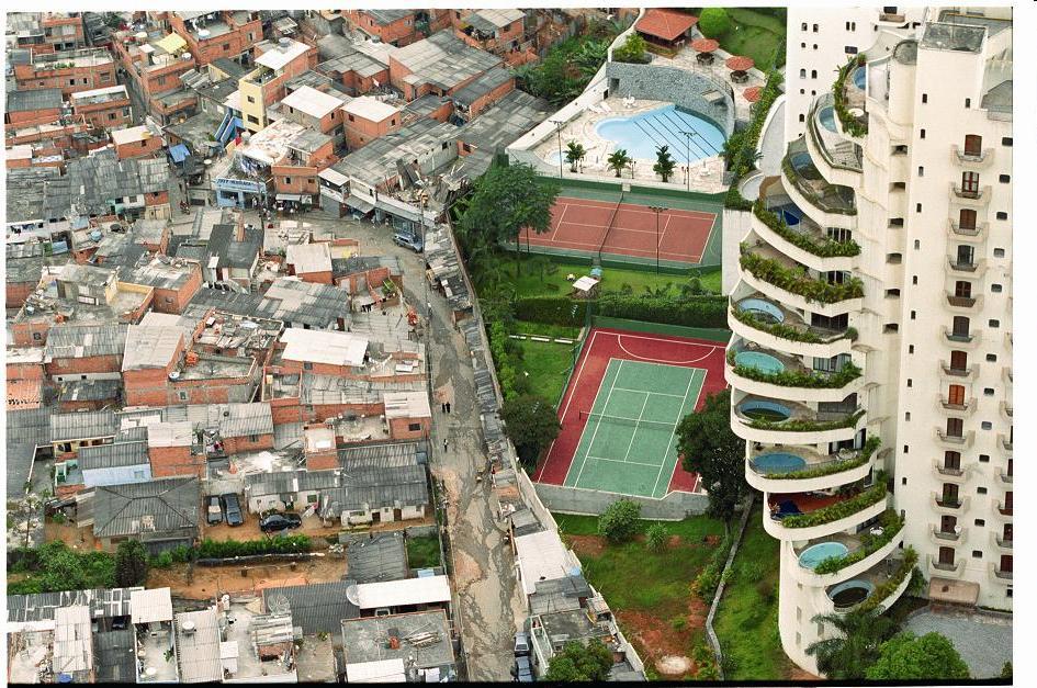 Spatial segregation and socioeconomic inequalities in