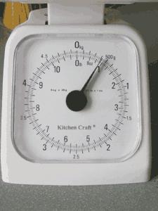 READING SCALES TO MEASURE WEIGHT (MSS1/L1.4) When you re measuring weight you use scales - for example, kitchen or bathroom scales.