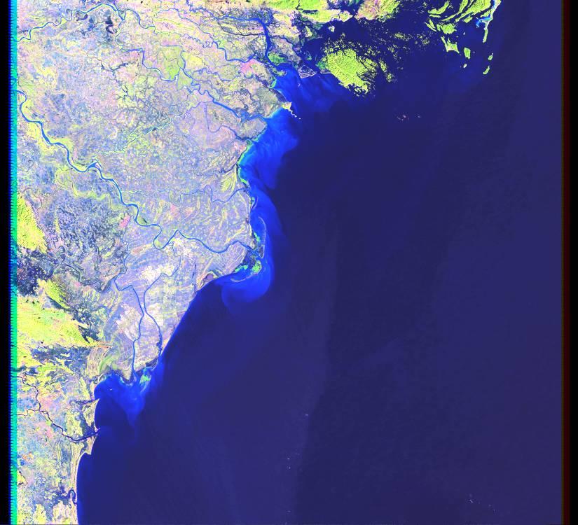 IMAGE ACQUIRED NOVEMBER 16, 2001 Red River Delta, Vietnam, Asia. LAT. 20 13 N, LONG.