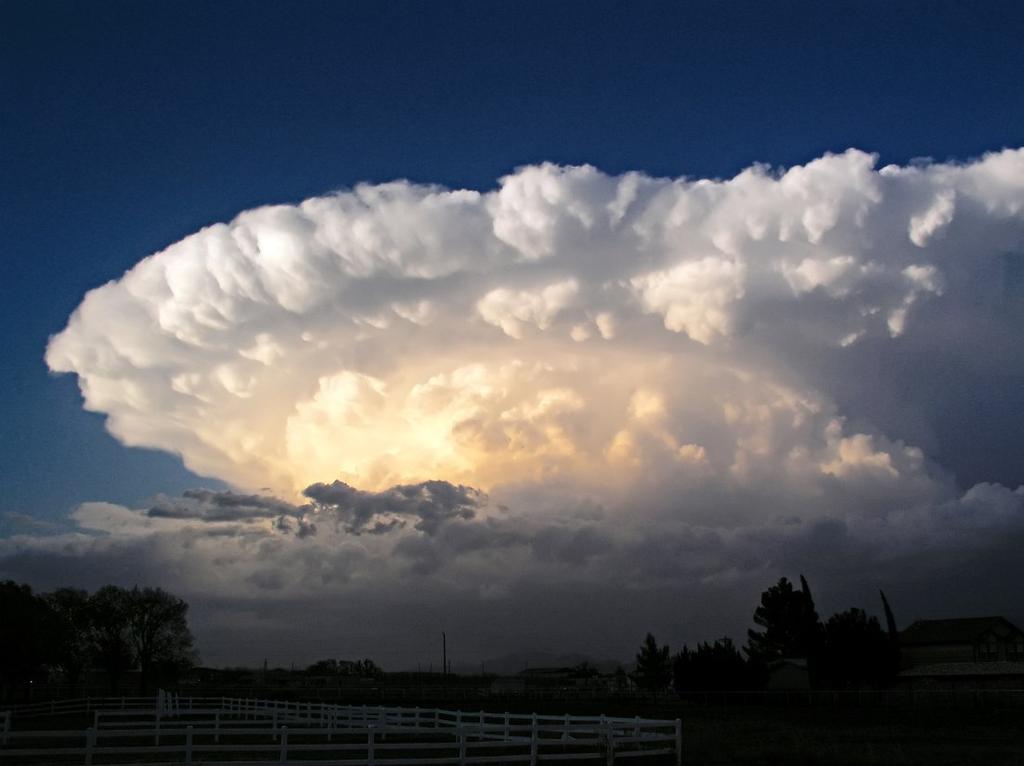 A developing thunderstorm The weather at a cold front varies with the season. Spring and summer: the air is unstable so thunderstorms or tornadoes may form.