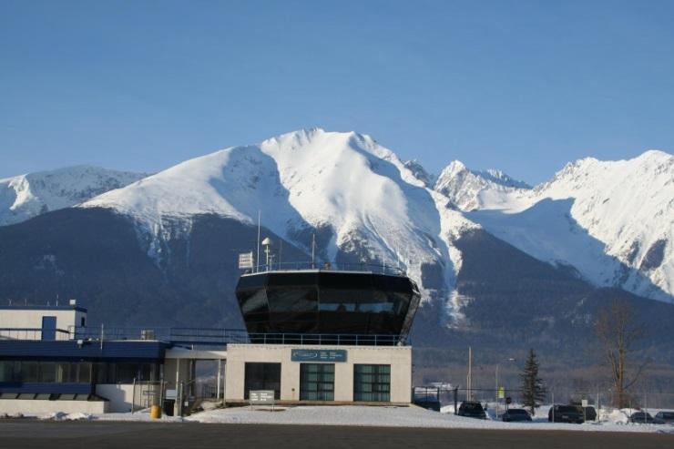 The Aviation Weather Web Site consists of 5 sections, each accessible by selecting the corresponding tab in the lower portion of the NAV CANADA banner at the top of the page.