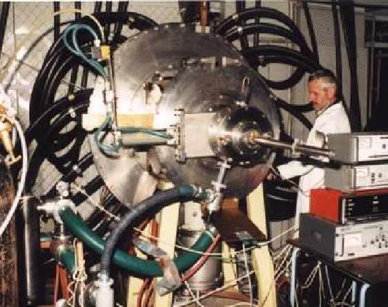 Using a Thomson-type analyzer, energy spectra of deuterons were determined under different operational conditions.