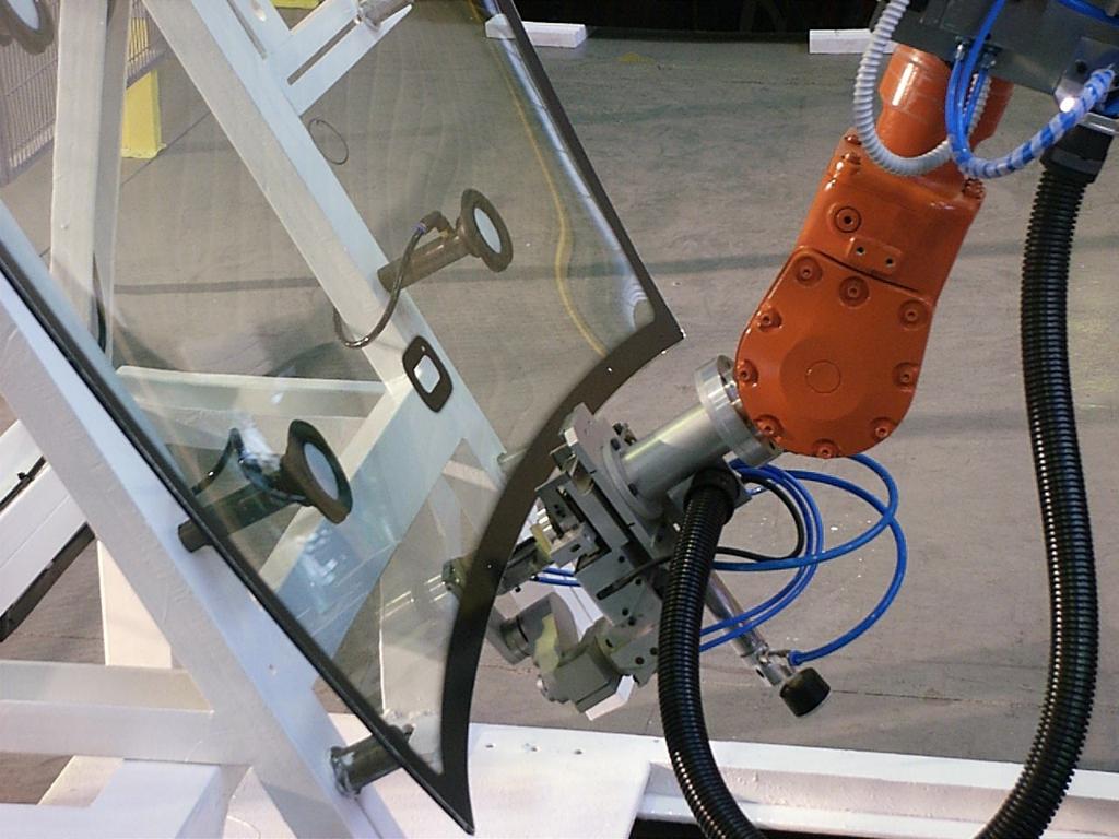 Robotized deburring of windshields c/o ABB