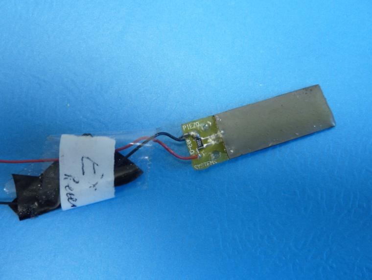 of epoxy resin. Fig.5 shows a single sensor with resin coated during the experiment. Typical results of extender element tests are shown in Fig.