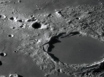 a whopping 162 miles (260 kilometers). Numerous tiny craters dot Sinus Iridum s remarkably flat surface.