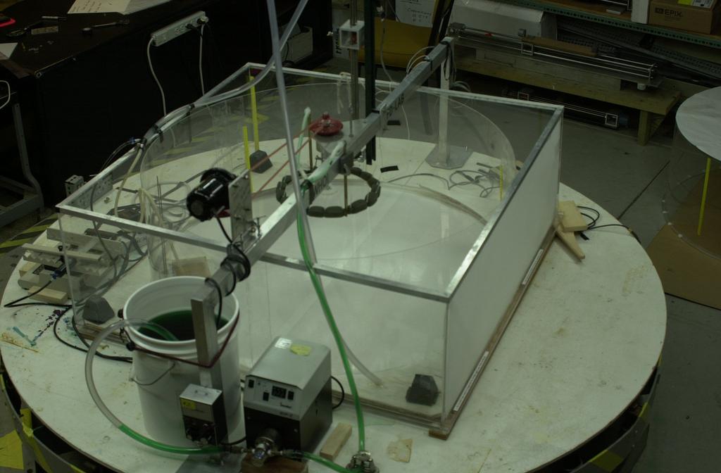 R Ω h e S = h e /R H Figure 4: Side view of the experimental setup.