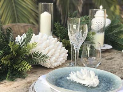 plates, blue ceramic side plates, grey or white cloth napkins, mini coral place