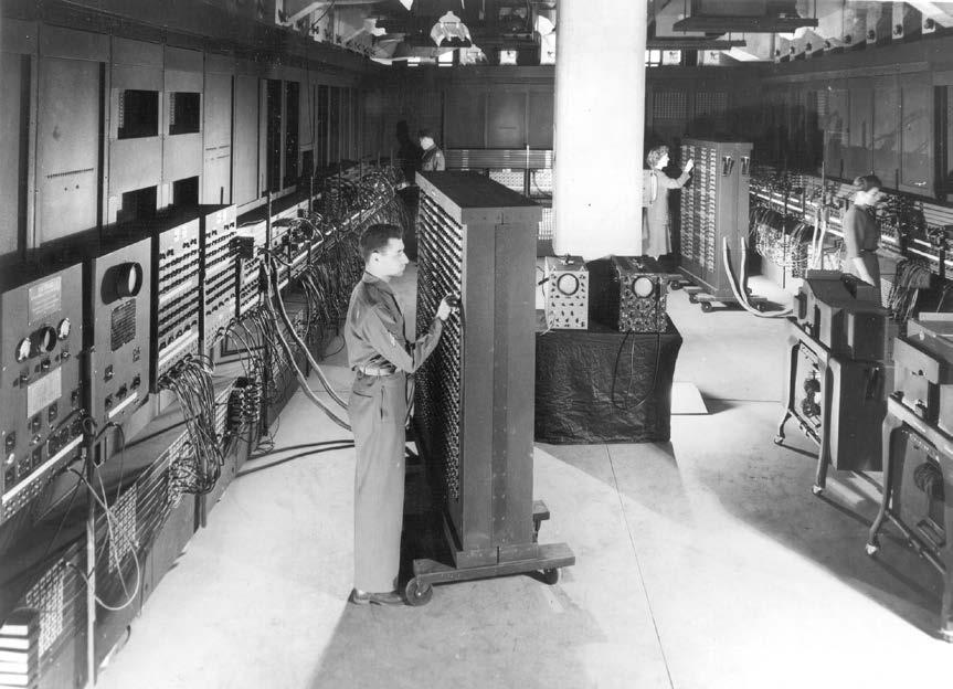 ENIAC: What Was Inside? The ENIAC contained 17,468 vacuum tubes, along with 70,000 resistors, 10,000 capacitors, 1,500 relays, 6,000 manual switches and 5 million soldered joints.