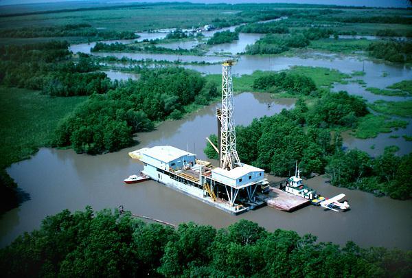 Barge Based Operations» Traditional exploration clears camps on or near rivers (left - drilling base Solimēos