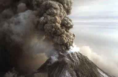 142 6.2 What Controls the Style of Eruption? THE DIFFERENT SHAPES OF VOLCANOES reflect differences in the style of eruption. Some eruptions are explosive, whereas others are comparatively calm.