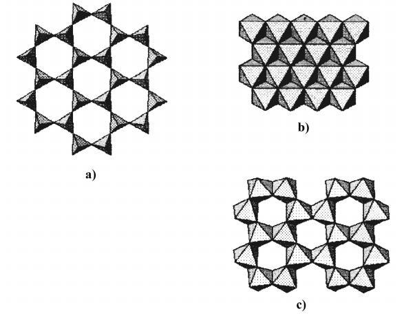 14.8 SUBCLASA FILOSILICAŢI Clasificare (vezi curs ppt filosilicati) Caractere structurale Filosilicaţii structură au o stratificată, formată din două unităţi costitutive de bază: - reţea tetraedrică,