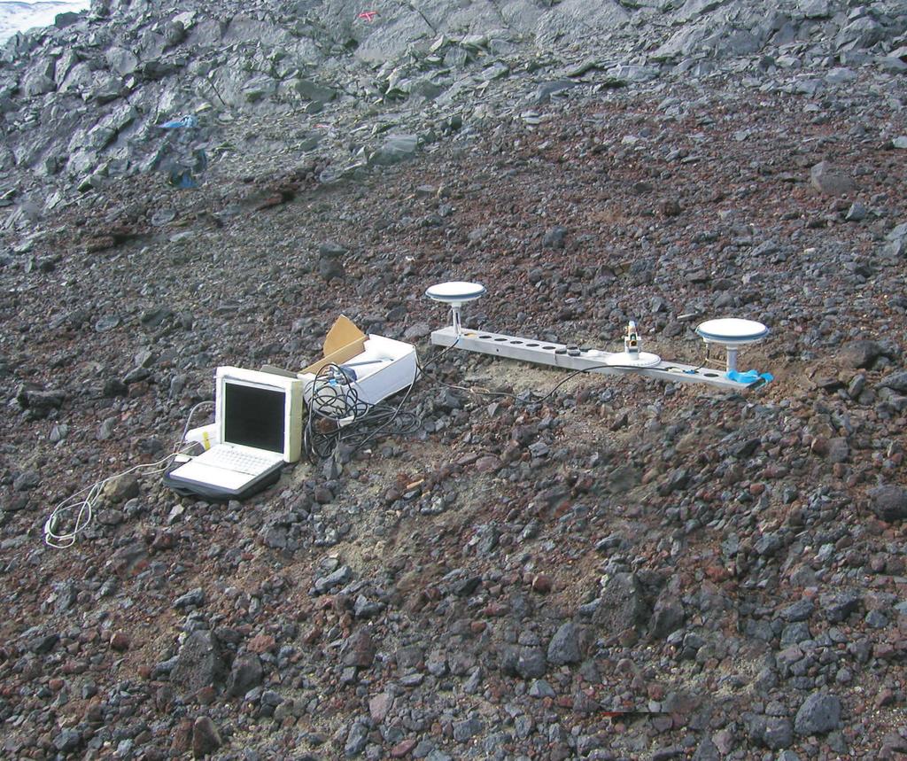 CHAPTER 9. GETTING A PALEOMAGNETIC DIRECTION sampled lava flow laser computer for data reduction GPS receivers Figure 9.6: Differential GPS system for orienting paleomagnetic samples in polar regions.