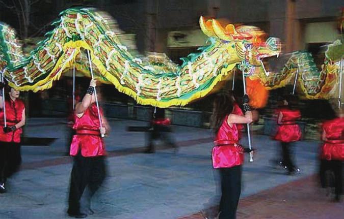 New Year (Spring Festival) n Nónglì Nián (Chūnjié) n 农历年 ( 春节 ) 1603 For overseas Chinese the Lion and Dragon Dance, as well as an especially festive marketplace boasting stalls devoted to food,