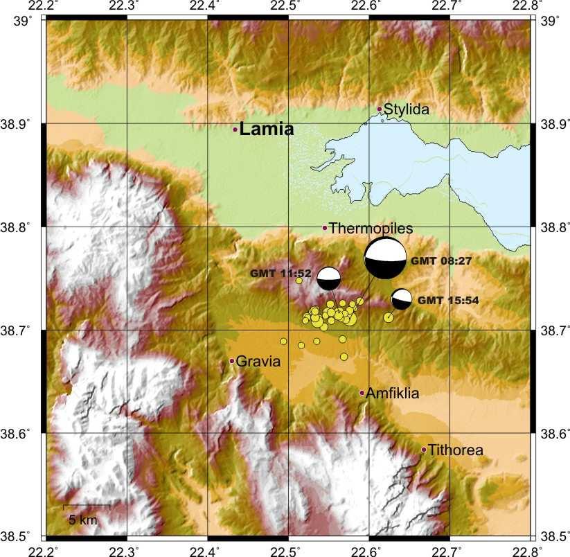 7 Fig. 5: Left: Distribution of epicentres (yellow circles, diameters are analogue to the earthquake magnitude) of the December 2008 Amfiklia sequence.