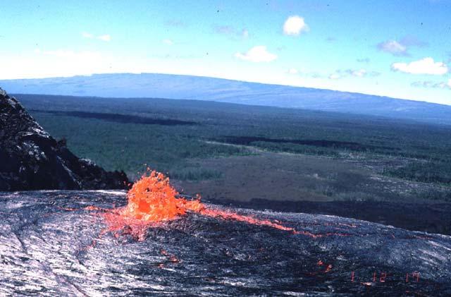 piston at lava lake, Hawaii: Bubble bursting on Kilauea lava lake