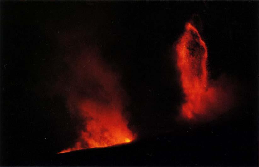 A laboratory volcano (8): origin of fire fountains Etna: some eruptions show intermittency between eruptive episodes and quiet periods