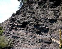Shale Clastic Sedimentary Rocks Fine-grained clastic sedimentary rock Splits into thin layers (fissile)