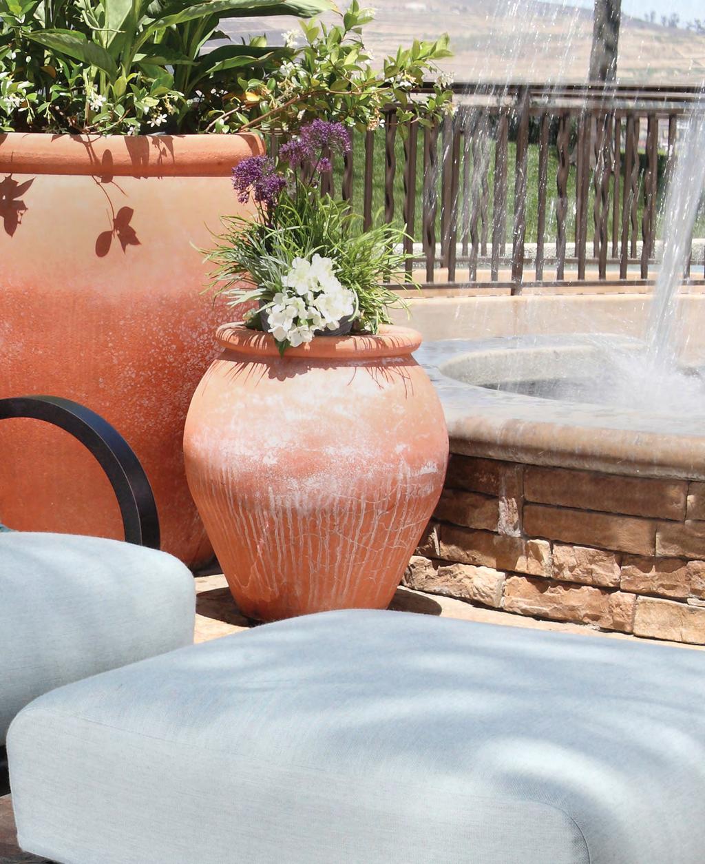TIMELESS Casual look, luxurious feel where classic design meets Mallin comfort. A regal presence to your backyard oasis.