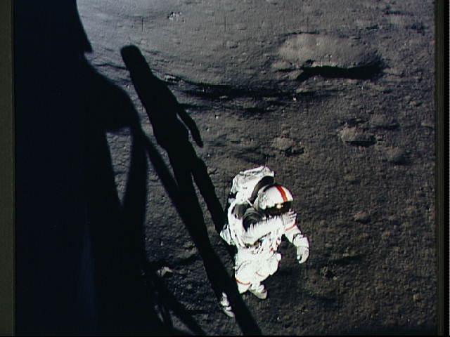 html Radio transcript from Apollo 14 135:09:01 Haise: That looked like a slice to me,