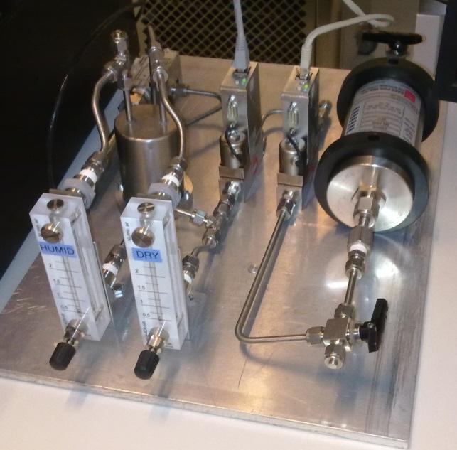 Calibration apparatus (2/5) Flow control unit includes Mass flow controllers (Bronkhorst) Pre-saturator Dew-point