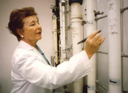 Gertrude B. Elion A female industrial chemist Dr