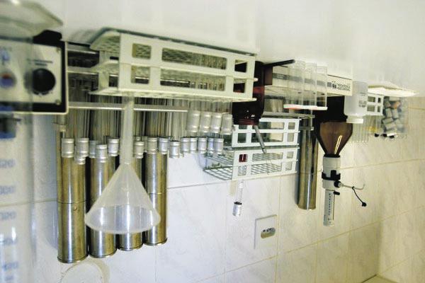 Operating Laboratory Equipment and Measurement Devices THE TYPICAL HOME KITCHEN has bowls, spoons, whisks, knives, mixers, rollers, measuring cups, and many other tools designed for specific uses.