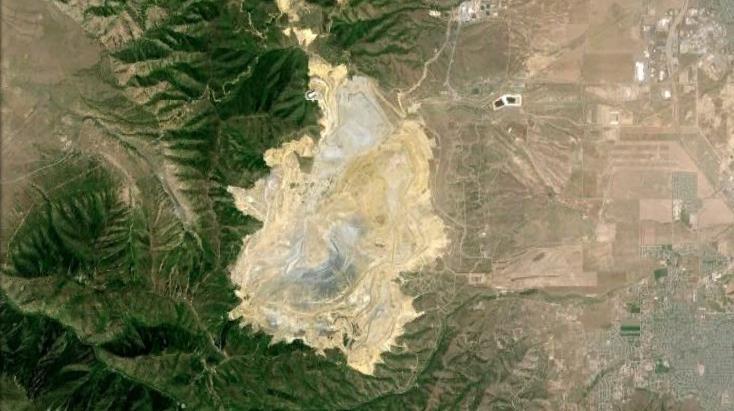 10 km Chuquicamata Cu mine, Chile (1910- present) ~170 km 2 footprint; 105 year
