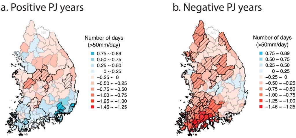 Figure 12. Composite of the number of heavy rain days ( 50 mm/day) associated with typhoons during June September of the period 1966 2007. (a) Heavy rain days in positive PJ years.