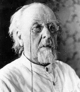 Historical Discoveries Konstantin Tsiolkovsky In 1903 determined the basic equations of rocketry Rocketry visionary who thought space travel was possible Drew pictures of rockets and