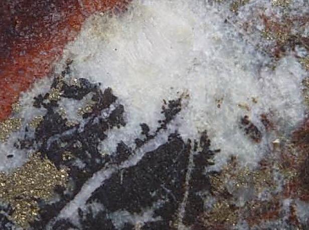 3m Figure 6: (L) Altered microdiorite