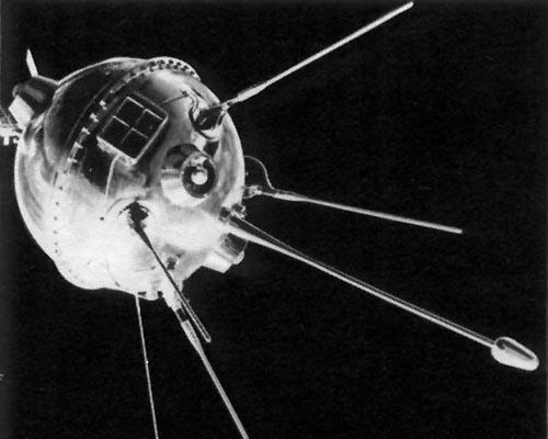 Russia s Luna 1: First Manmade Object to Escape Earth January 3, 1959 Image: National Space Science Data Center Although it missed the Moon, Russia's Luna 1 was the first manmade object to escape the