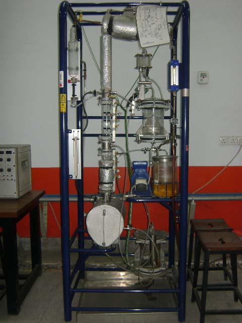 Details of Equipment Continuous Distillation Column This unit is used to demonstrate the working of a continuous distillation system.