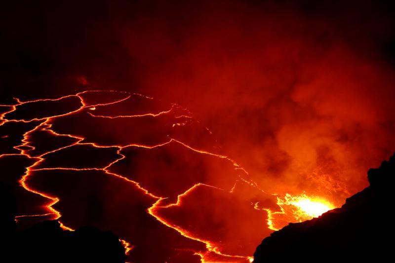 NASA-led campaign studies Hawaii's iconic volcanoes 9 February 2017, by Alan Buis Night view of Hawaii's Kilauea Volcano, one of Earth's most active volcanoes.