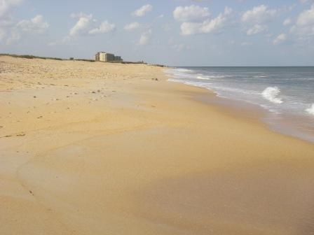 CONTRAST BEACHES Compare sand color
