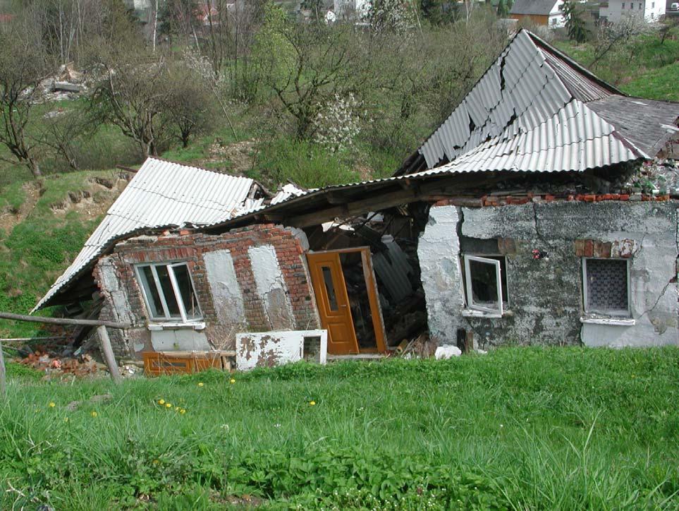 Although the mass movements in Lachowice did not result in any casualties, the structural damages were vast. In the first phase of landsliding 12 houses were completely damaged (Fot.